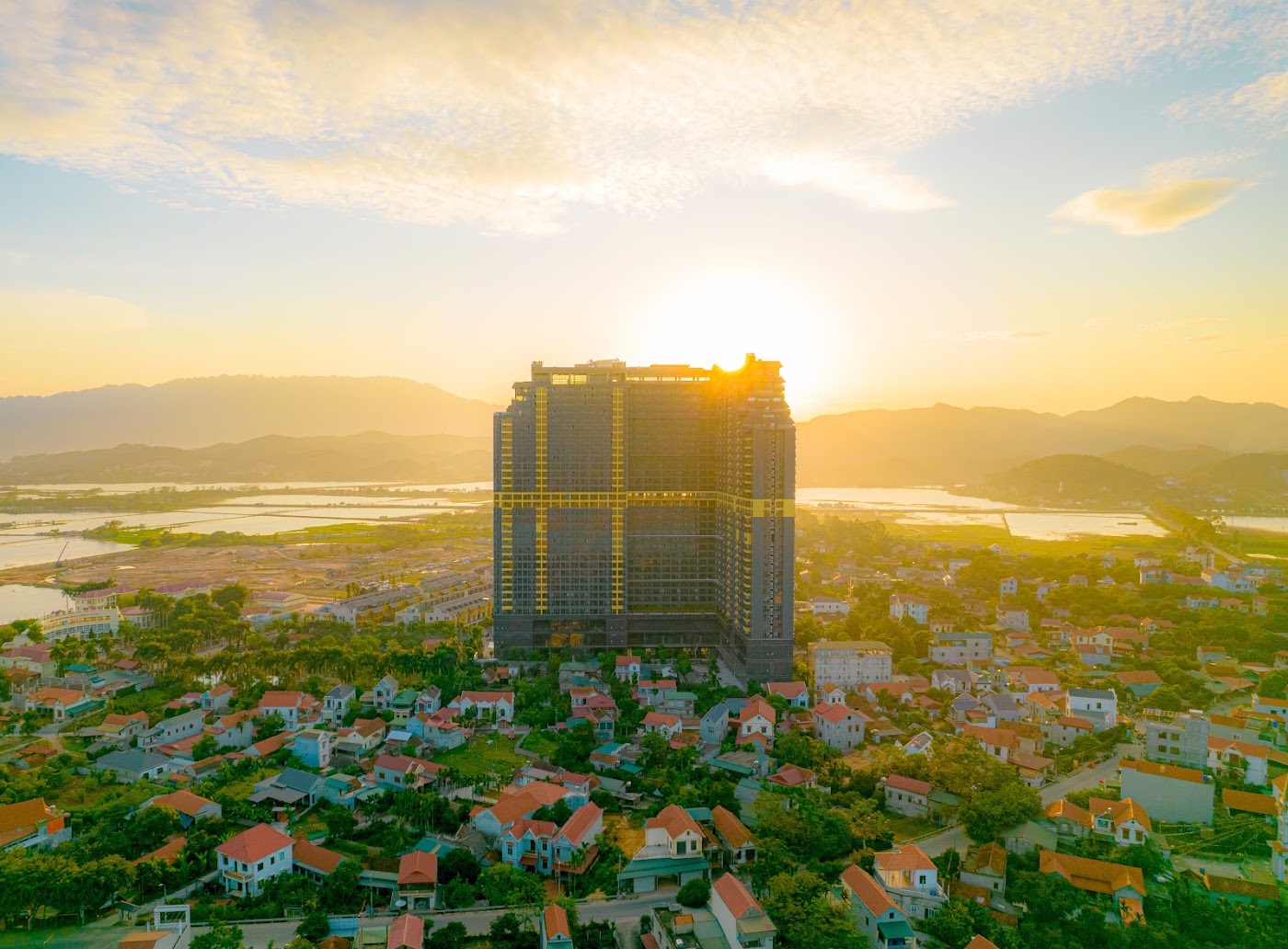 Toàn cảnh quần thể Lynntimes Thanh Thủy lúc hoàng hôn